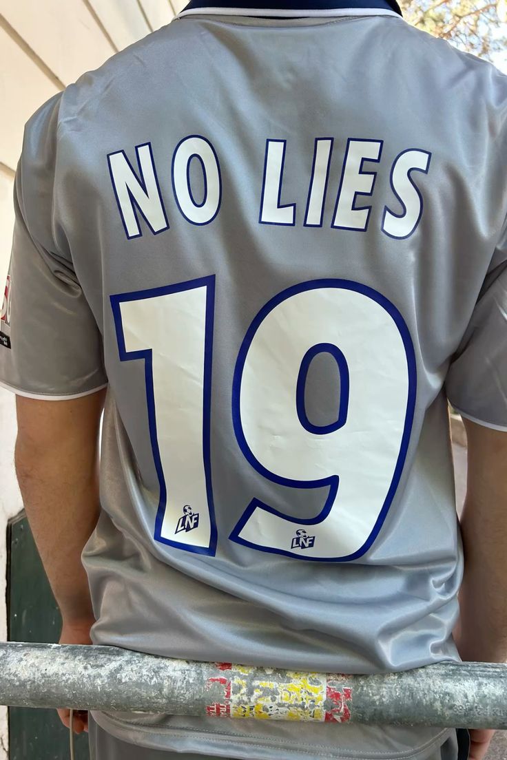 Foto de Javier Torres con su camiseta