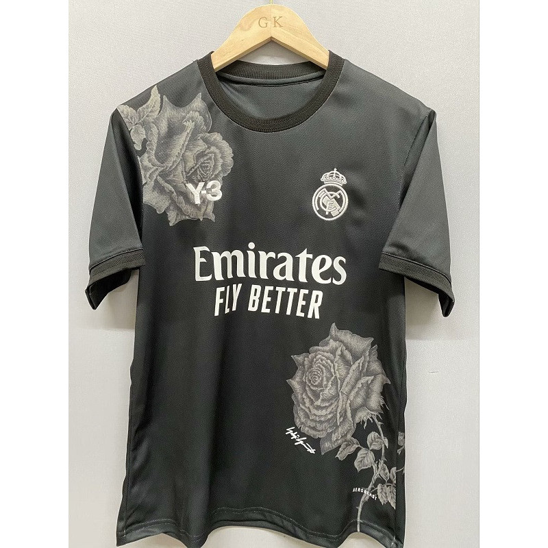 Foto de Elena Gómez con su camiseta